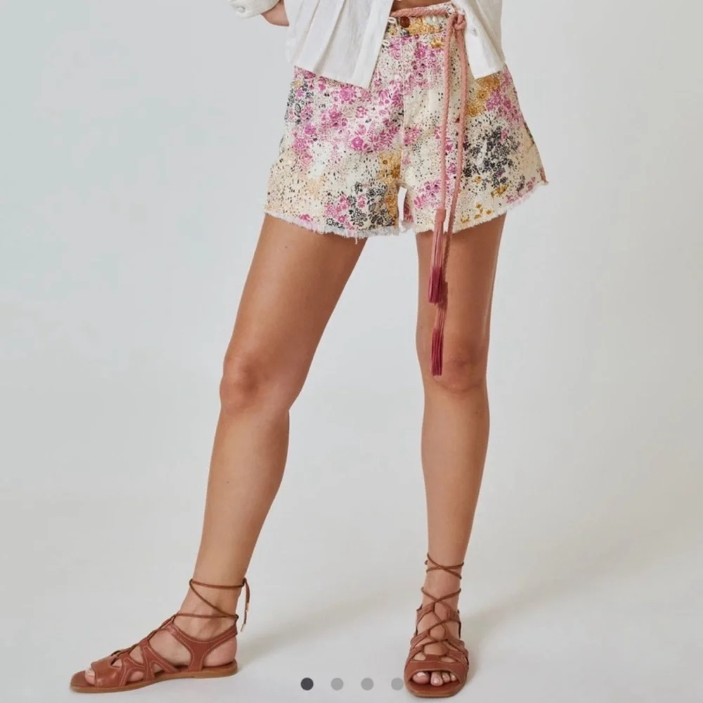 Anthropologie Floral Print High-Rise Shorts in Cream, Pink & Gold - Picture 3 of 13